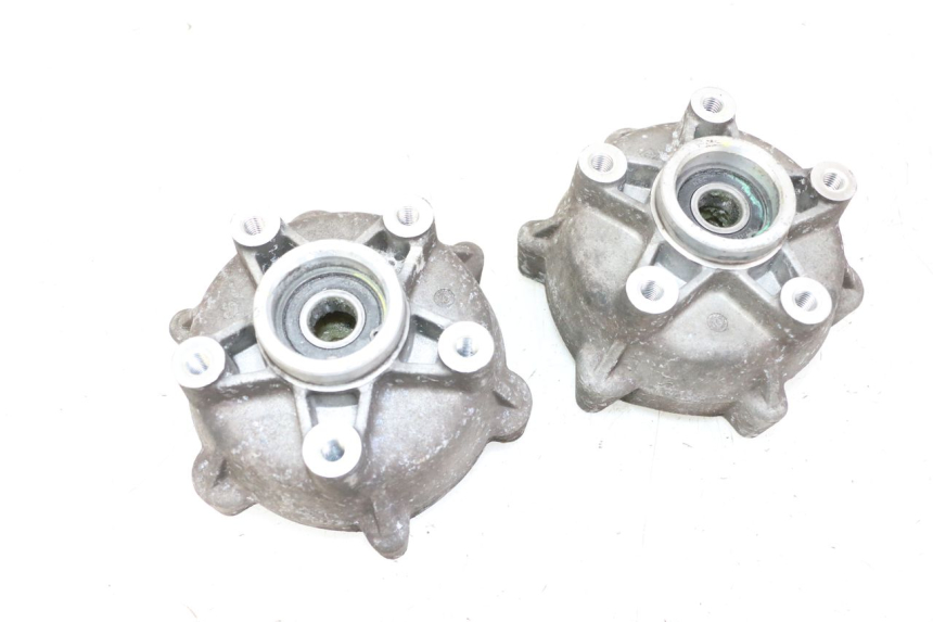 photo de FRONT WHEEL HUB PIAGGIO MP3 500 (2014 - 2016)
