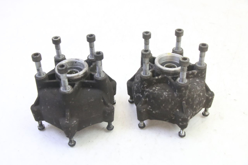 photo de FRONT WHEEL HUB PIAGGIO MP3 125 (2006 - 2014)