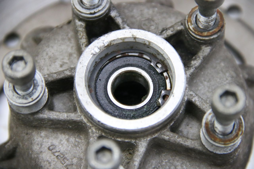 photo de FRONT WHEEL HUB PIAGGIO VESPA GRANTURISMO 125 (2003 - 2007)