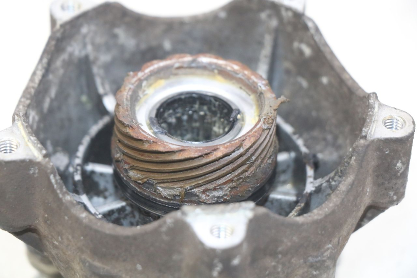 photo de FRONT WHEEL HUB PIAGGIO VESPA LXV 125 (2006 - 2009)