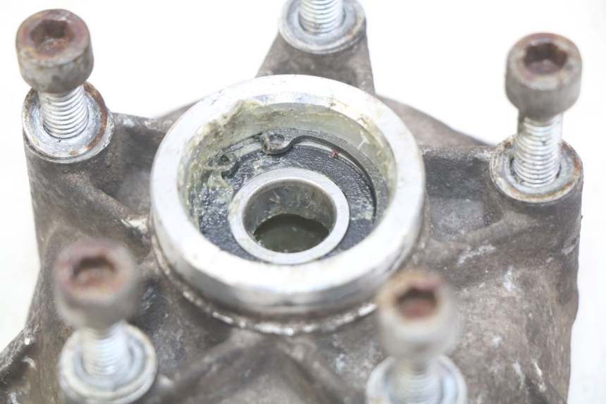 photo de FRONT WHEEL HUB PIAGGIO VESPA LXV 125 (2006 - 2009)