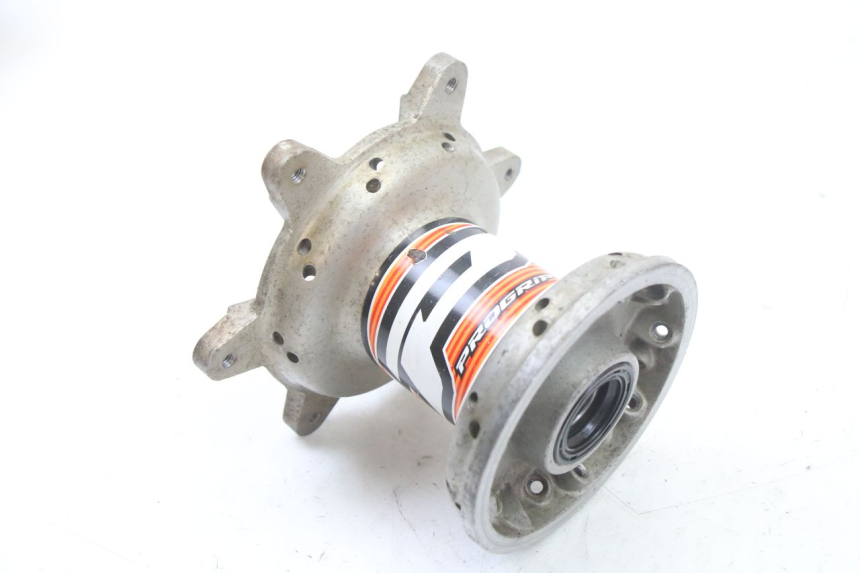 photo de FRONT WHEEL HUB YAMAHA YZ 125 (2006 - 2016)