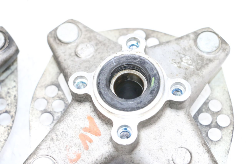 photo de FRONT WHEEL HUB YAMAHA YFM R RAPTOR 250 (2008 - 2014) - Zoom on usage condition