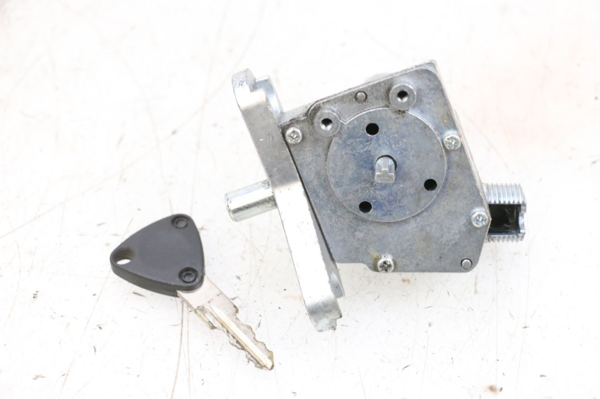 photo de IGNITION SWITCH MBK BOOSTER SPIRIT NAKED 50 (2004 - 2017) - Technical close-up