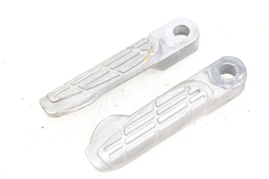 photo de PAIR OF REAR FOOTRESTS KYMCO AGILITY 16+ 4T 50 (2018 - 2023)