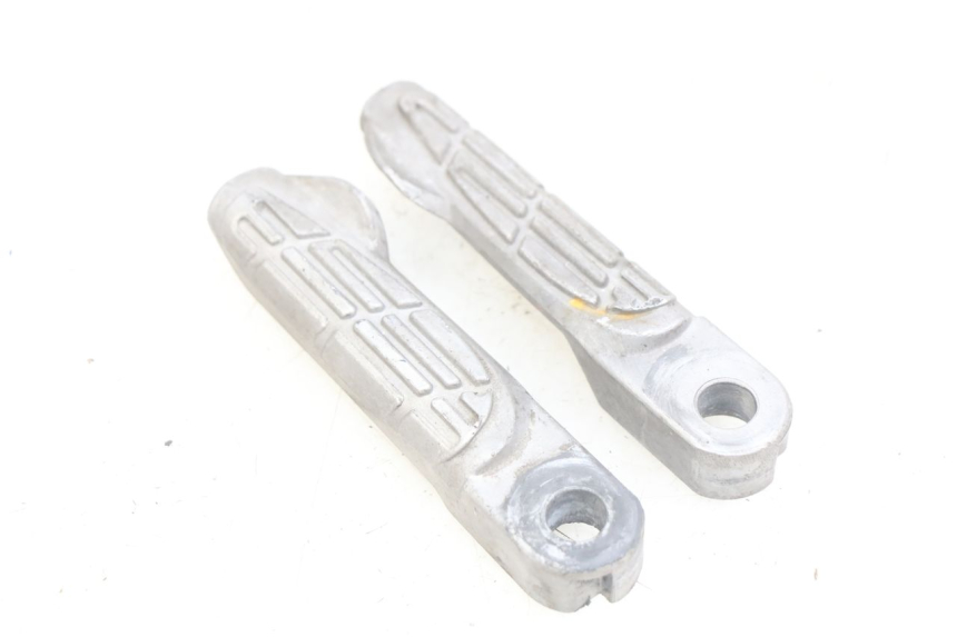 photo de PAIR OF REAR FOOTRESTS KYMCO AGILITY 16+ 4T 50 (2018 - 2023)
