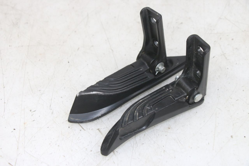 photo de PAIR OF REAR FOOTRESTS APRILIA SXR 50 (2021 - 2023)