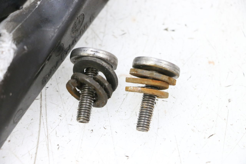 photo de PAIR OF REAR FOOTRESTS MBK BOOSTER SPIRIT NAKED 50 (2004 - 2017) - Component detail