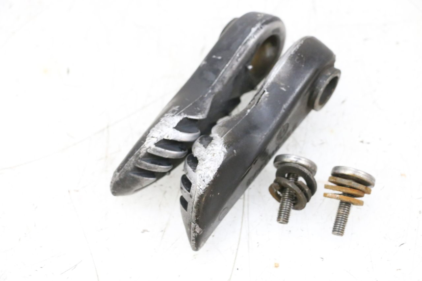 photo de PAIR OF REAR FOOTRESTS MBK BOOSTER SPIRIT NAKED 50 (2004 - 2017) - Alternative perspective