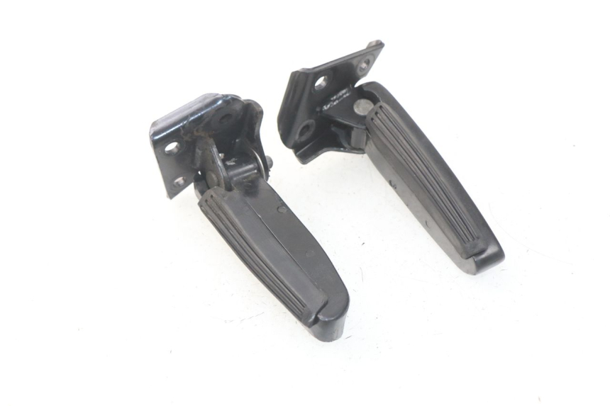 photo de PAIR REAR FOOTRESTS PIAGGIO CARNABY 125 (2007 - 2011)