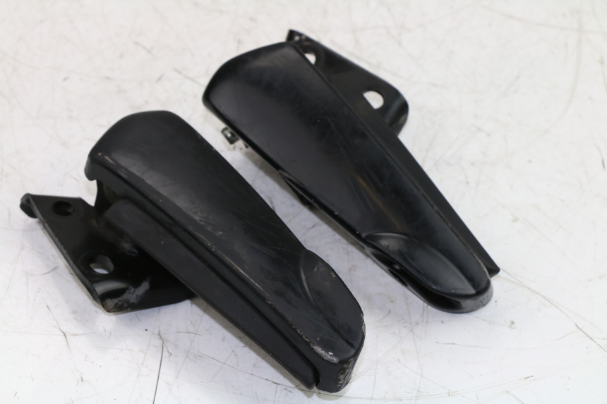 photo de PAIR REAR FOOTRESTS PIAGGIO CARNABY 125 (2007 - 2011)