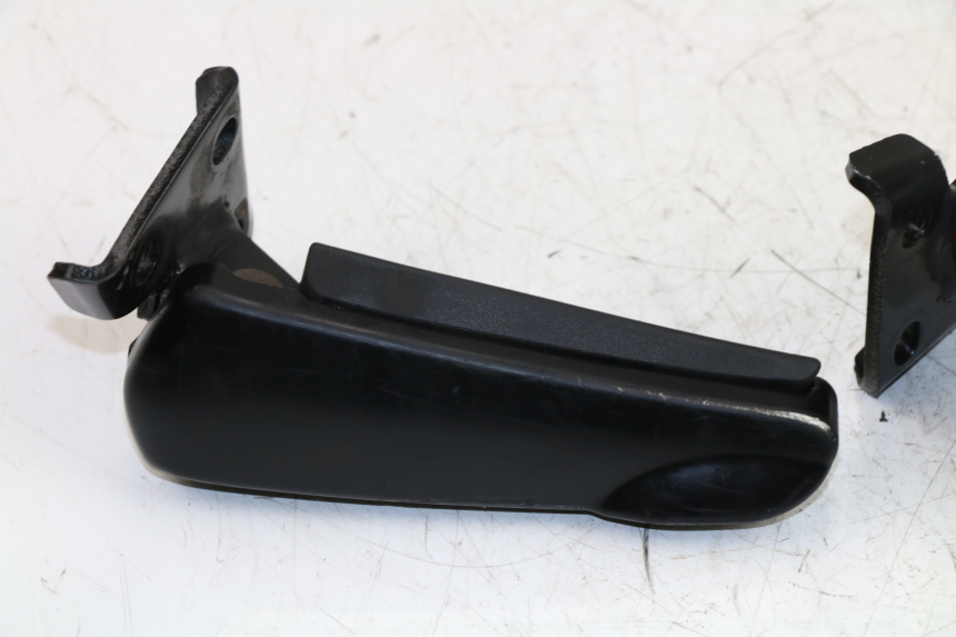 photo de PAIR REAR FOOTRESTS PIAGGIO CARNABY 125 (2007 - 2011)