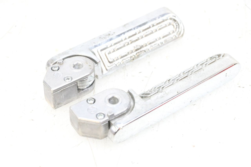 photo de PAIR REAR FOOTRESTS SEGWAY NINEBOT E125S 1 (2022 - 2026) - Technical close-up