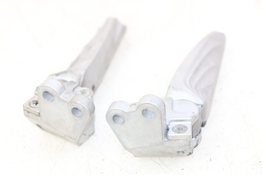 photo de PAIR OF REAR FOOTRESTS YAMAHA D'ELIGHT DELIGHT 125 (2017 - 2020)