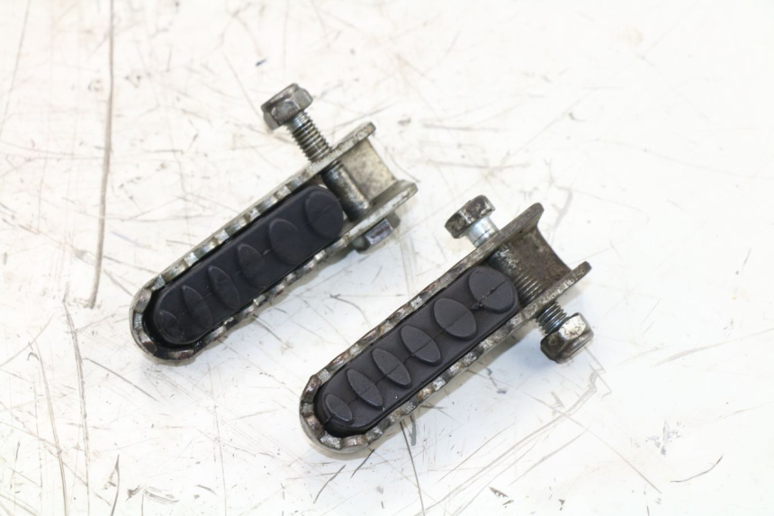photo de PAIR OF REAR FOOTRESTS GILERA SMT SUPERMOTARD 50 (2009 - 2017)