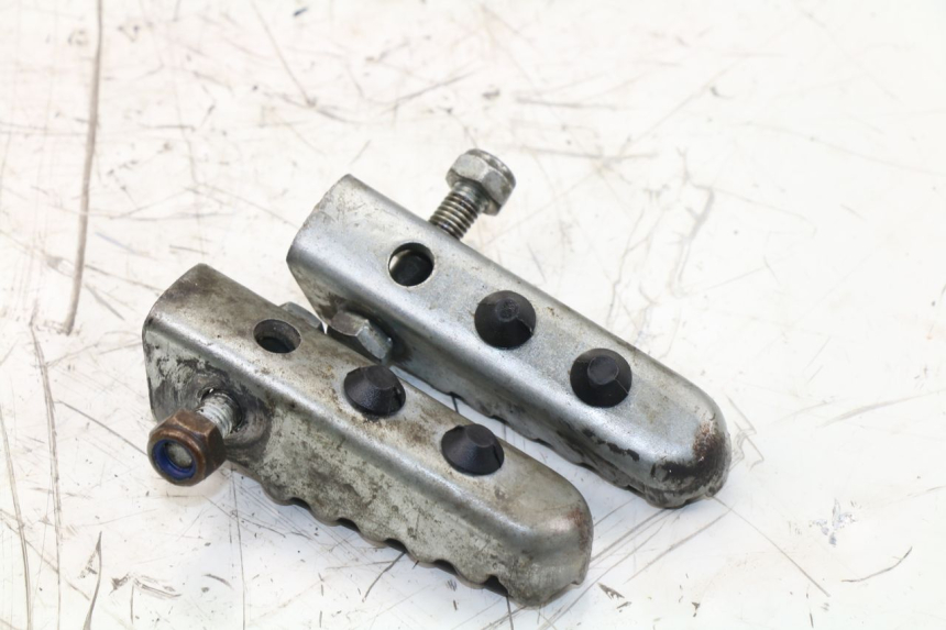photo de PAIR OF REAR FOOTRESTS GILERA SMT SUPERMOTARD 50 (2009 - 2017)