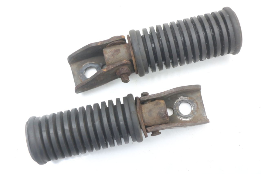 photo de PAIR REAR FOOTRESTS SUZUKI GN 125 (1997 - 2000)