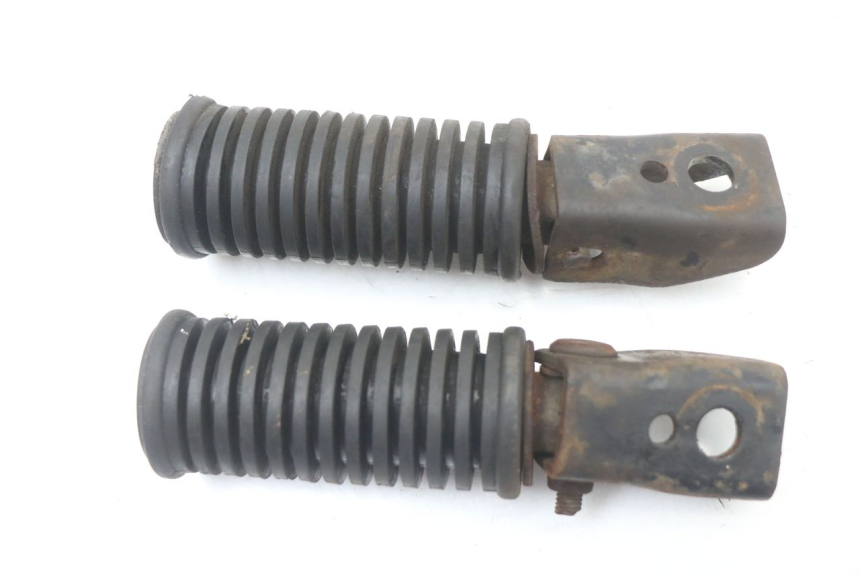 photo de PAIR REAR FOOTRESTS SUZUKI GN 125 (1997 - 2000)
