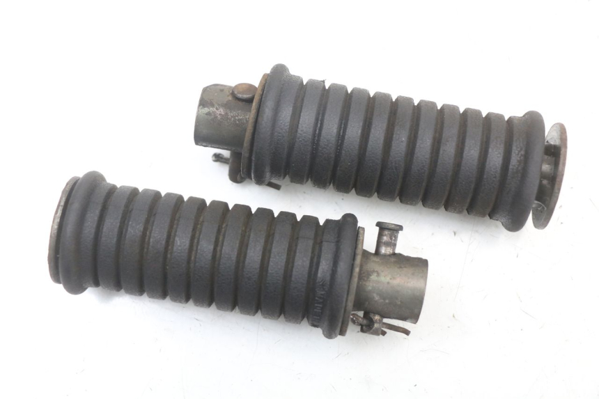photo de PAIR REAR FOOTRESTS SUZUKI GSX E 250 (1982 - 1983)