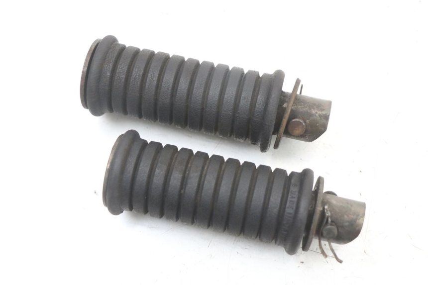 photo de PAIR REAR FOOTRESTS SUZUKI GSX E 250 (1982 - 1983)