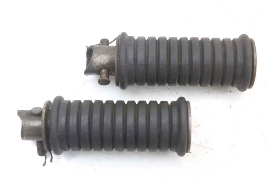 photo de PAIR REAR FOOTRESTS SUZUKI GSX E 250 (1982 - 1983)