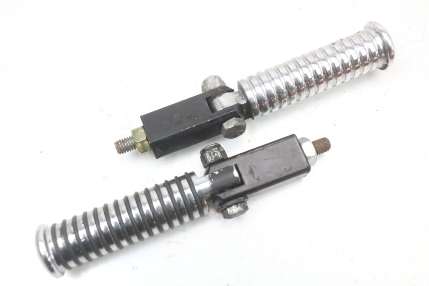 photo de PAIR REAR FOOTRESTS HARLEY DAVIDSON SPORTSTER XL CUSTOM 1200 (2003 - 2004)