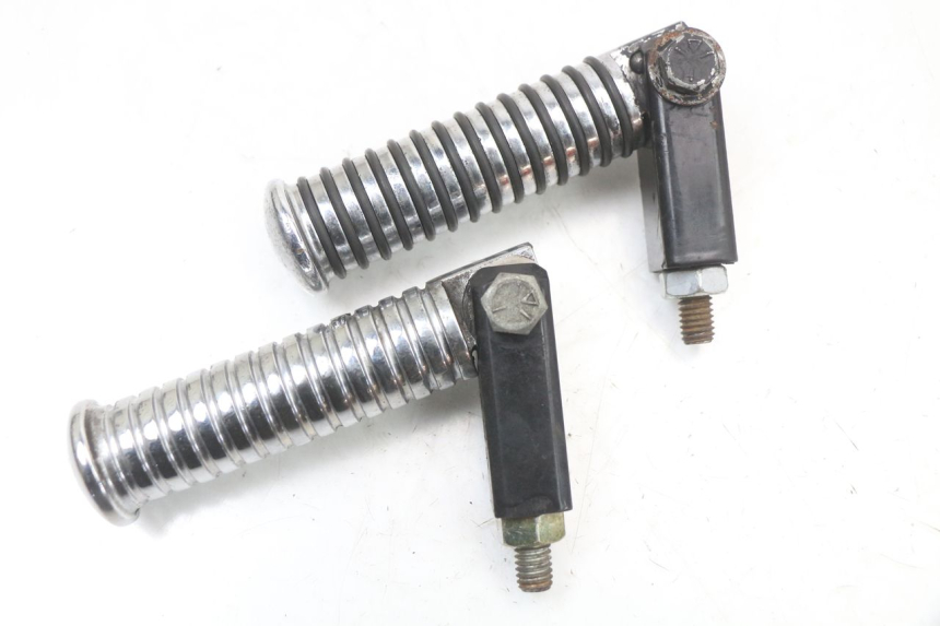 photo de PAIR REAR FOOTRESTS HARLEY DAVIDSON SPORTSTER XL CUSTOM 1200 (2003 - 2004)