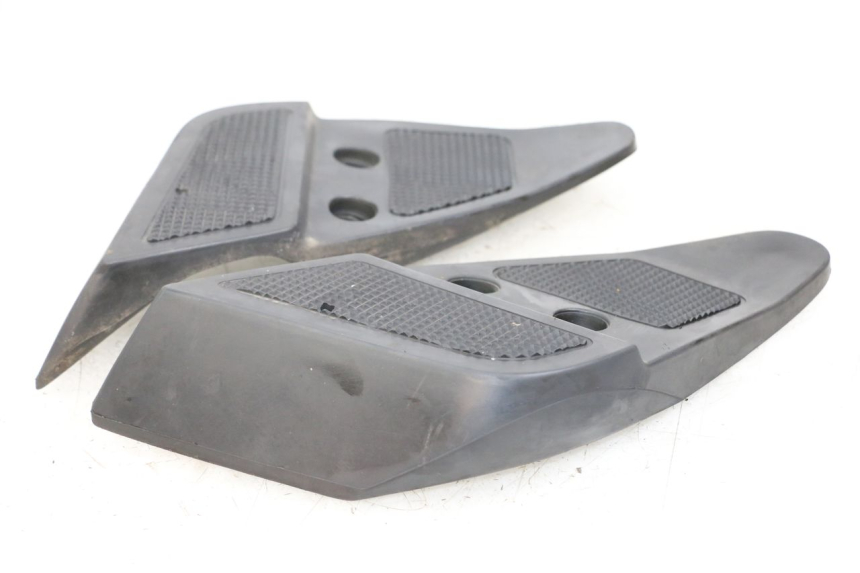 photo de PAIR REAR FOOTRESTS HONDA FES PANTHEON 2T 125 (1998 - 2002)