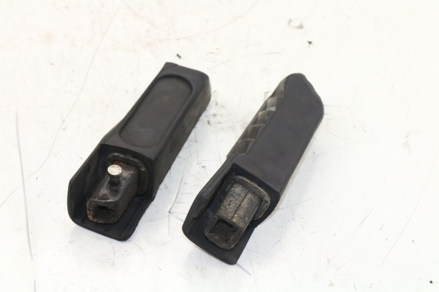 photo de PAIR REAR FOOTRESTS HONDA FES S-WING SWING 125 (2007 - 2015)