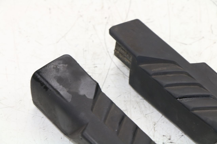 photo de PAIR REAR FOOTRESTS HONDA FES S-WING SWING 125 (2007 - 2015)