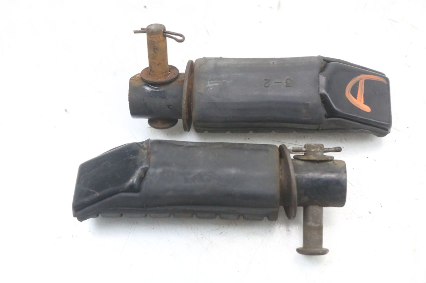 photo de PAIR OF REAR FOOTRESTS HONDA NTV DEAUVILLE 650 (1998 - 2001)