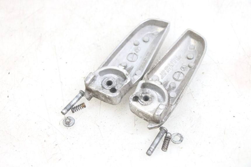 photo de PAIR OF REAR FOOTRESTS HONDA PCX (JF28) 125 (2009 - 2011)