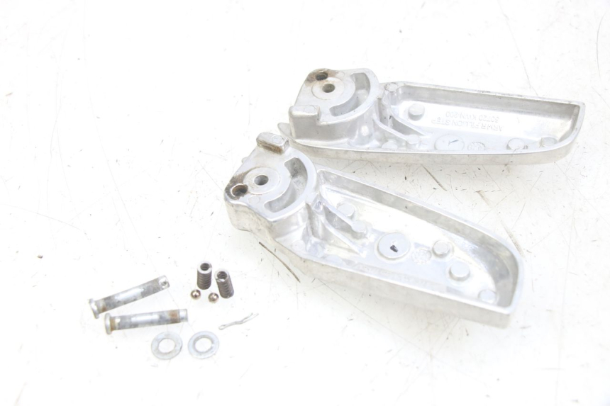 photo de PAIR OF REAR FOOTRESTS HONDA PCX (JF47) 125 (2012 - 2013)