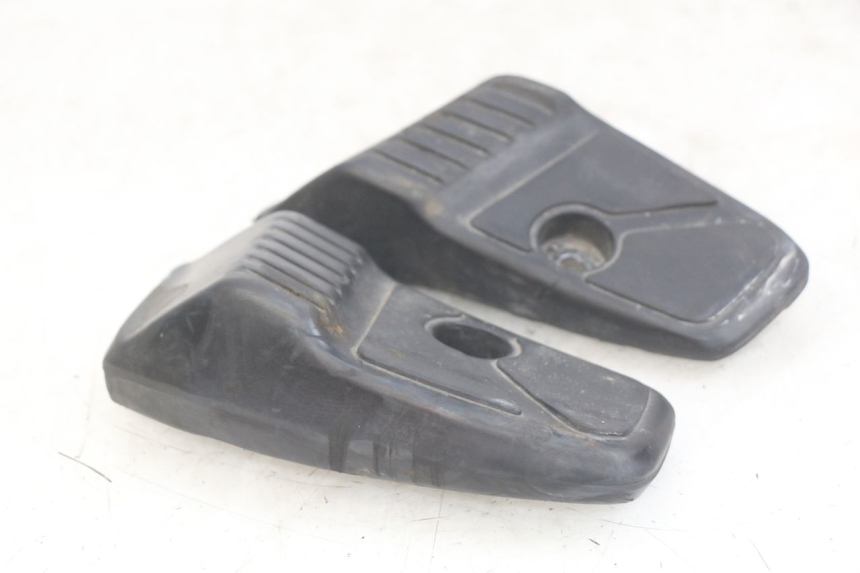 photo de PAIR OF REAR FOOTRESTS HONDA SCV LEAD 100 (2003 - 2007)