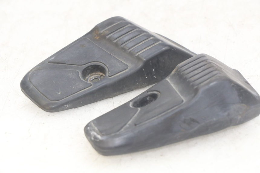 photo de PAIR OF REAR FOOTRESTS HONDA SCV LEAD 100 (2003 - 2007)