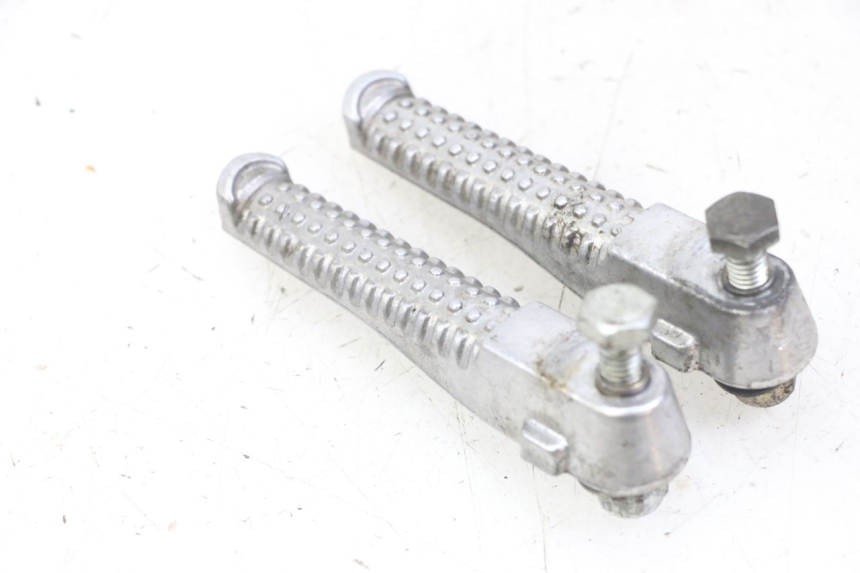 photo de PAIR REAR FOOTRESTS PEUGEOT JET FORCE CARBU 50 (2003 - 2016)