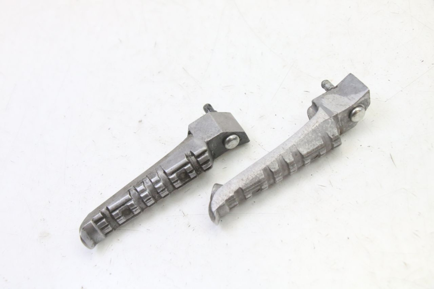 photo de PAIR REAR FOOTRESTS YAMAHA JOG R 50 (2004 - 2014)