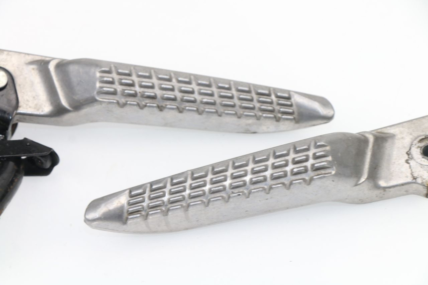 photo de PAIR OF REAR FOOTRESTS JONWAY AZTRAL 125 (2008 - 2017)