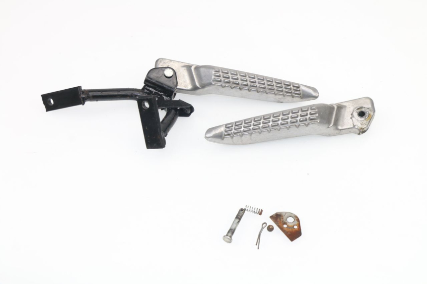 photo de PAIR OF REAR FOOTRESTS JONWAY AZTRAL 125 (2008 - 2017)
