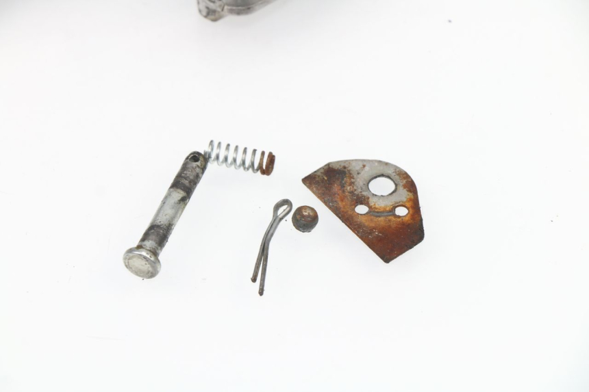 photo de PAIR OF REAR FOOTRESTS JONWAY AZTRAL 125 (2008 - 2017)