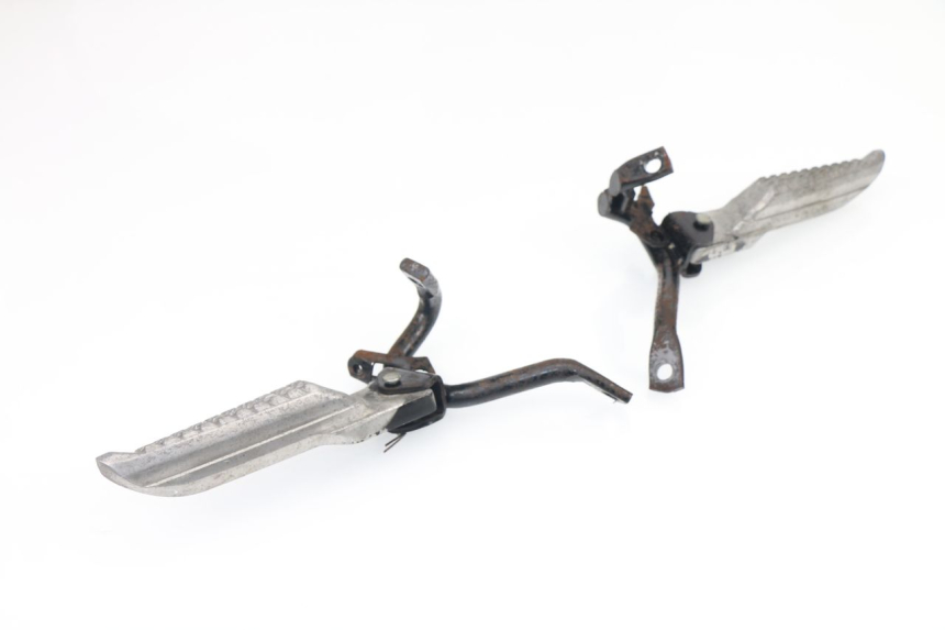 photo de PAIR OF REAR FOOTRESTS JONWAY AZTRAL 125 (2008 - 2017)