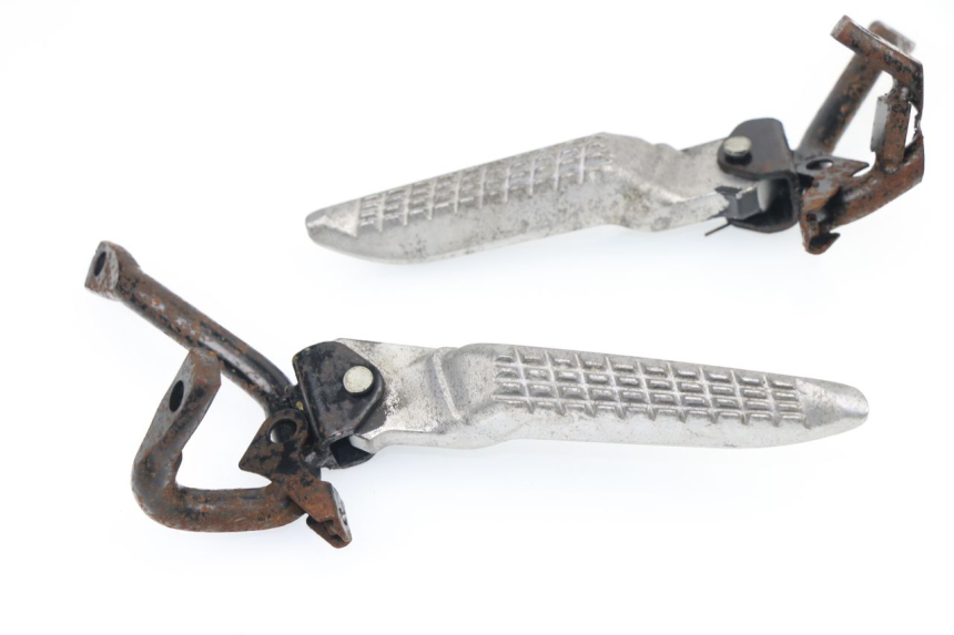 photo de PAIR OF REAR FOOTRESTS JONWAY AZTRAL 125 (2008 - 2017)