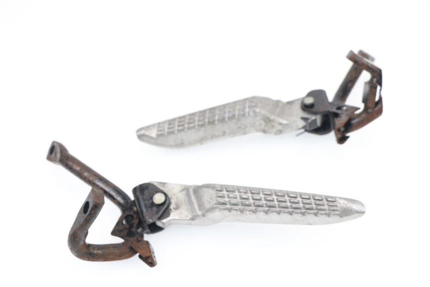 photo de PAIR OF REAR FOOTRESTS JONWAY AZTRAL 125 (2008 - 2017)