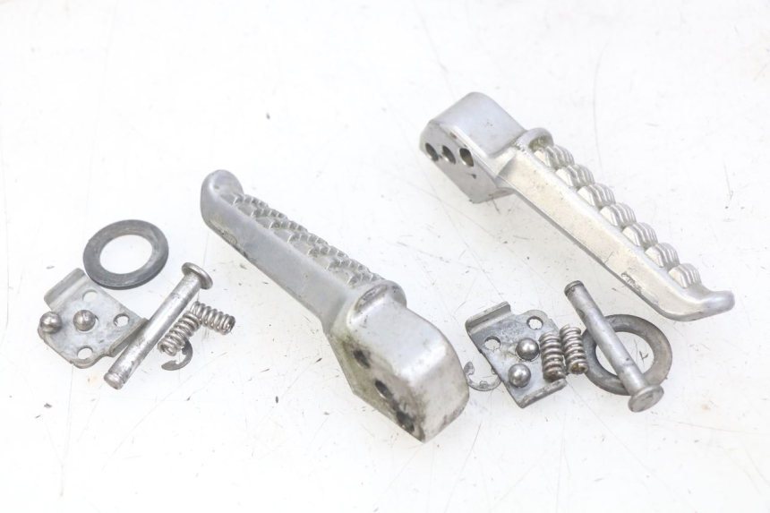photo de PAIR OF REAR FOOTRESTS KAWASAKI Z 750 (2007 - 2013)