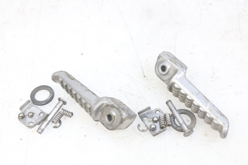 photo de PAIR OF REAR FOOTRESTS KAWASAKI Z 750 (2007 - 2013)