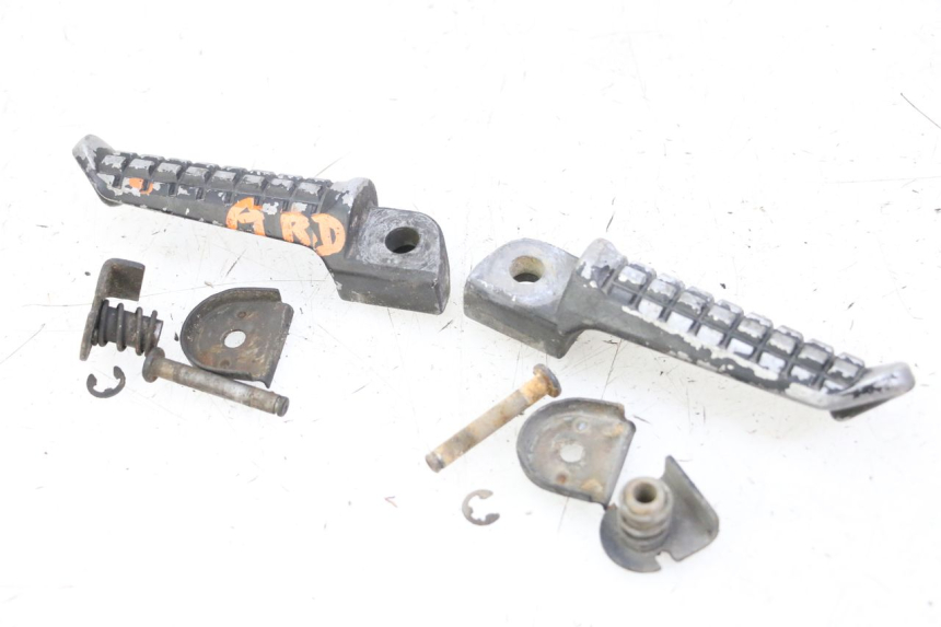 photo de PAIR REAR FOOTRESTS KAWASAKI ZR7 ZR-7 S 750 (1999 - 2004)