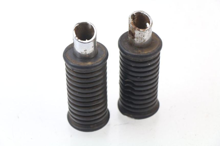 photo de PAIR OF REAR FOOTRESTS KEEWAY HURRICANE 50 (2006 - 2019)