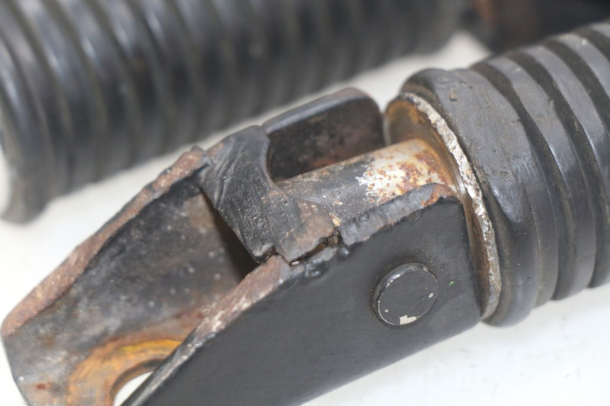 photo de PAIR OF REAR FOOTRESTS KEEWAY HURRICANE 50 (2006 - 2019)