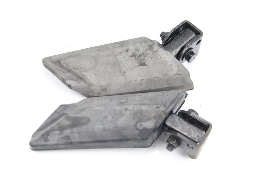 photo de PAIR OF REAR FOOTRESTS PEUGEOT KISBEE 2T 50 (2010 - 2017)