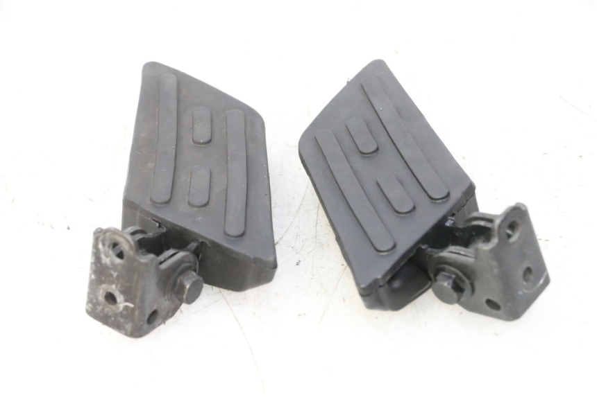 photo de PAIR OF REAR FOOTRESTS PEUGEOT KISBEE 2T 50 (2010 - 2017)